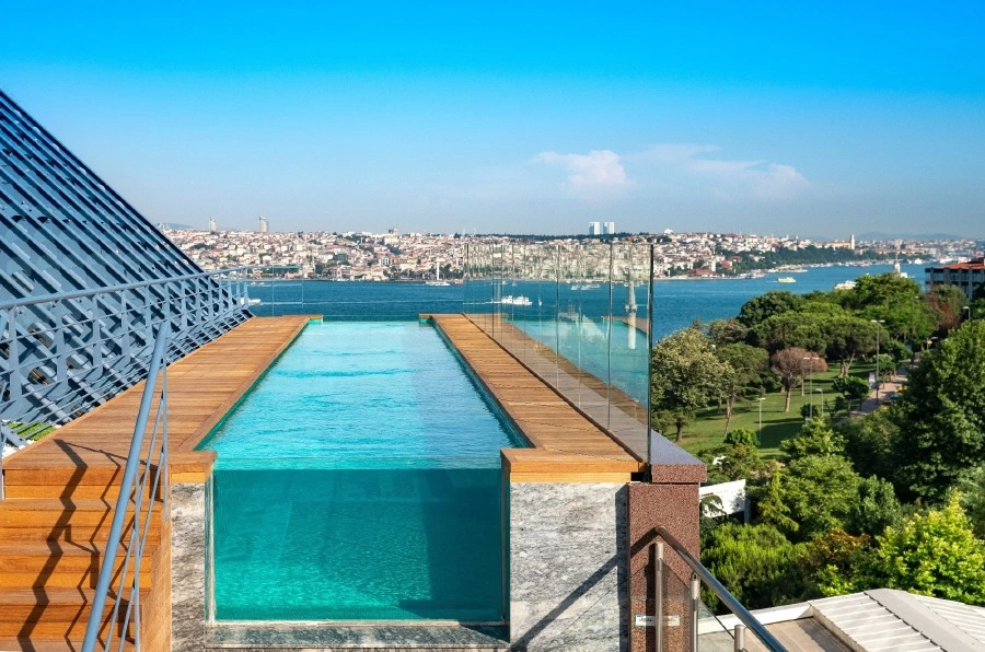 İstanbul Boğazı'nın Elegan Uzantısı: Open Air Terrace İstanbul Boğazı'nın Elegan Uzantısı: Open Air Terrace