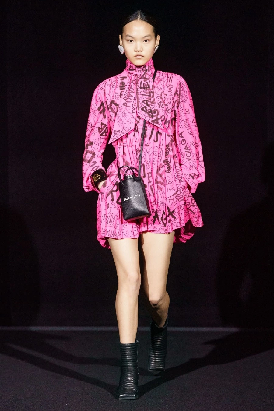Balenciaga'nın 4 Bin Liralık Su Şişesi Çantası