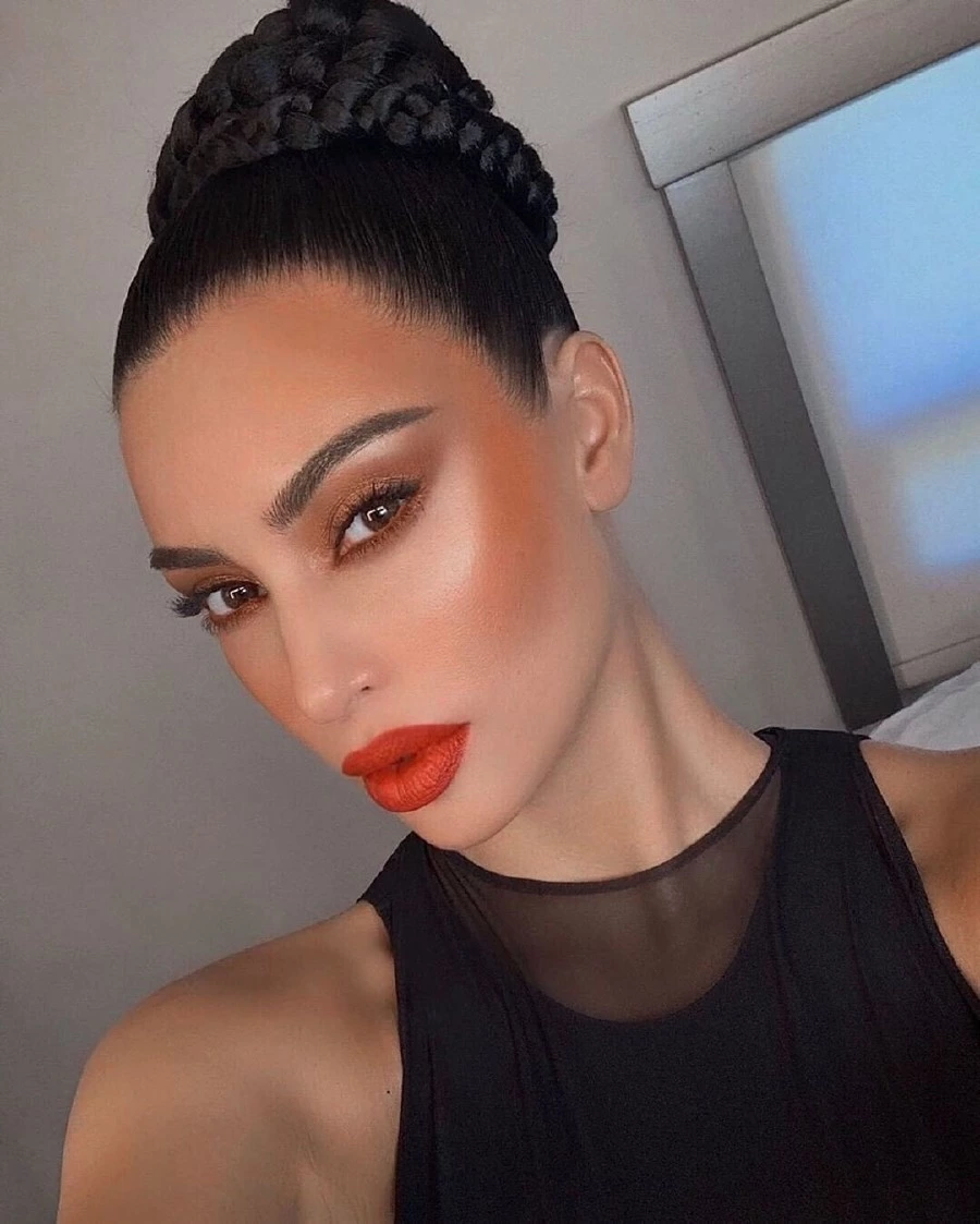 Kim Kardashian’ın Sıcak Gece Makyajı için 5 İpucu kim kardashian