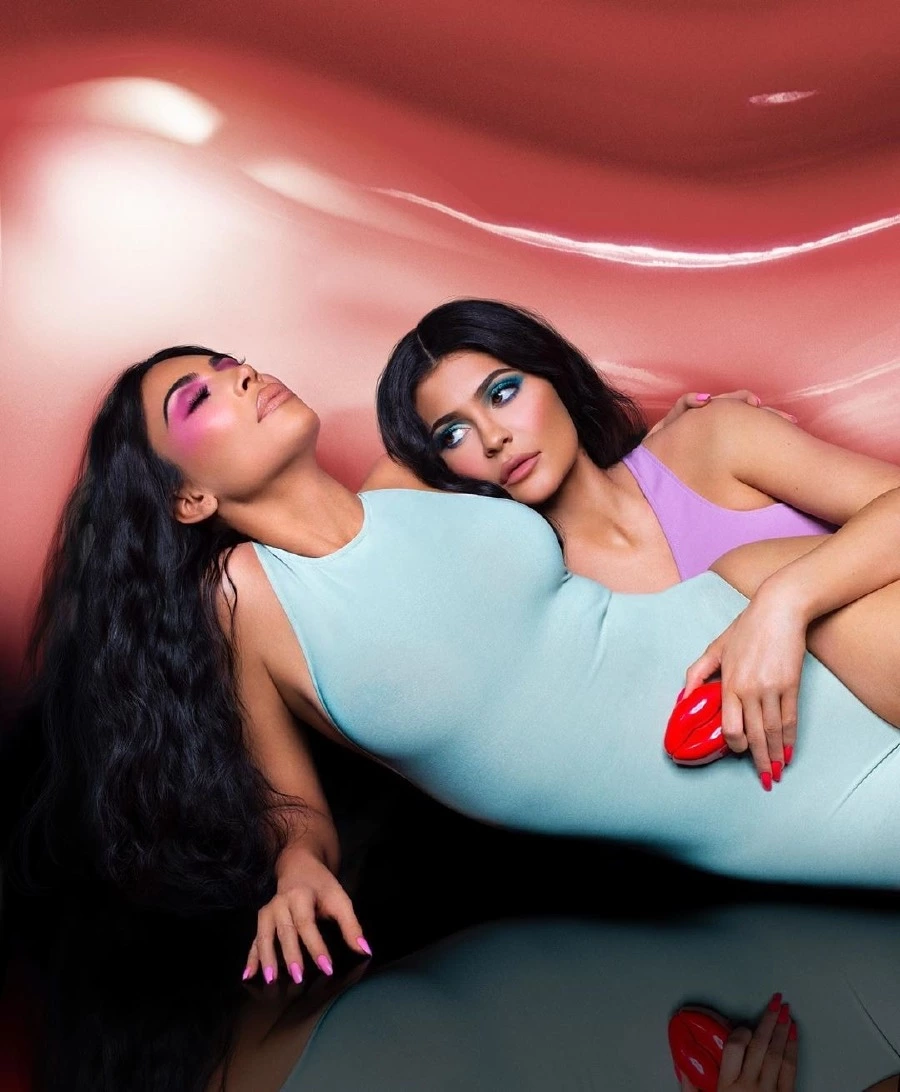 Kylie Jenner’ın Dudakları Parfüm Olursa kylie jenner kim kardashian