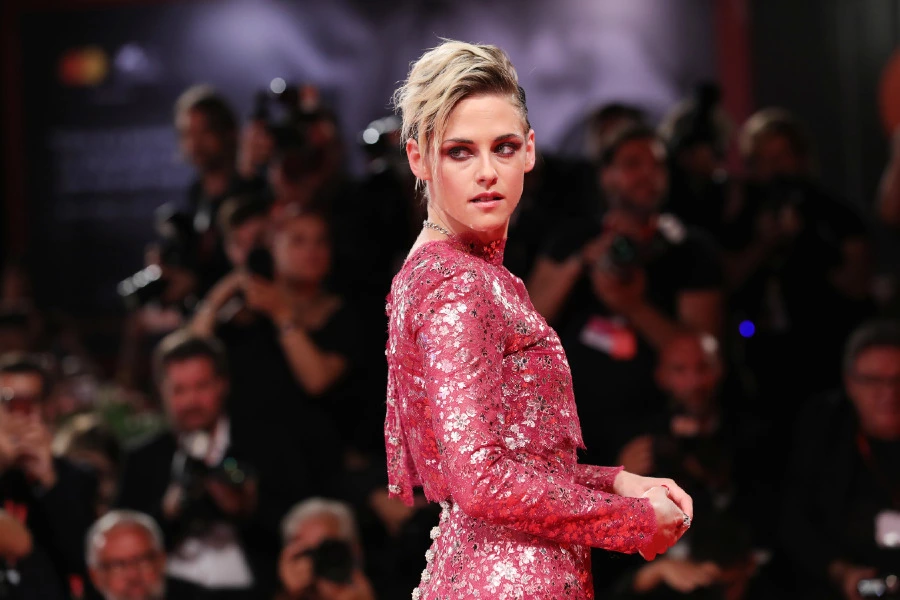 Kristen Stewart: Kariyerim için Kendimi Gizlememi Söylediler!