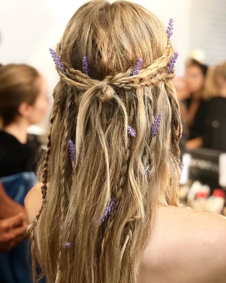 Alice and Olivia'nın Lavanta Süslemeleri