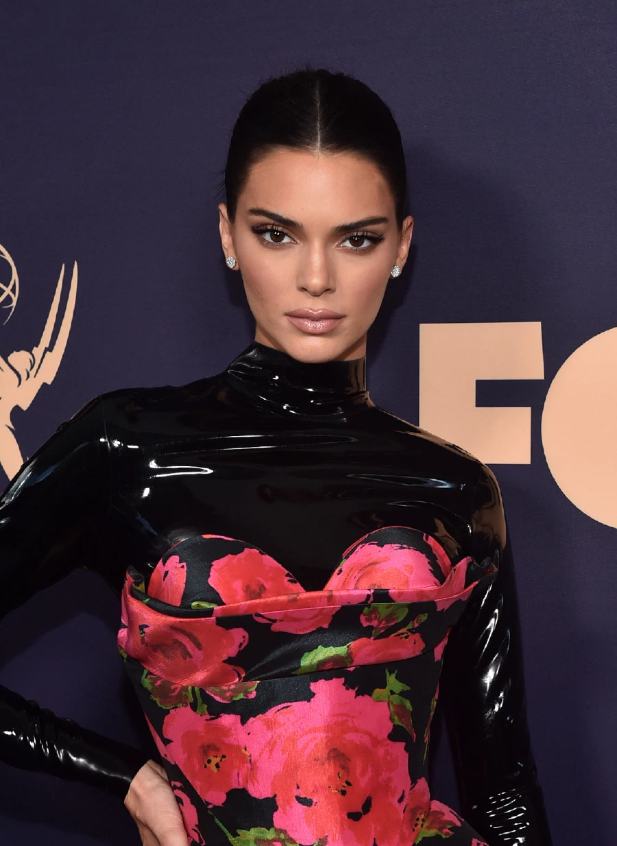 Kendall Jenner'ın Emmy Saç Dönüşümü kendall jenner