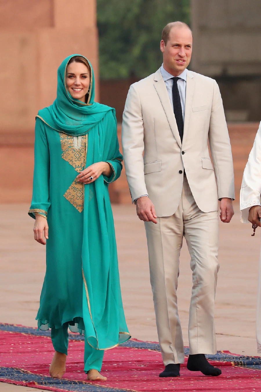 Kate Middleton'ın Lady Diana Stil Referanslarıyla Dolu Pakistan Turu Kate Middleton'ın Lady Diana Stil Referanslarıyla Dolu Pakistan Turu