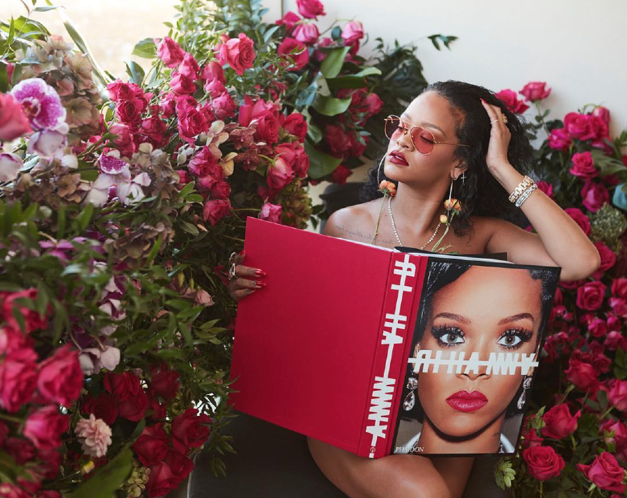 The Rihanna Book Satışta!