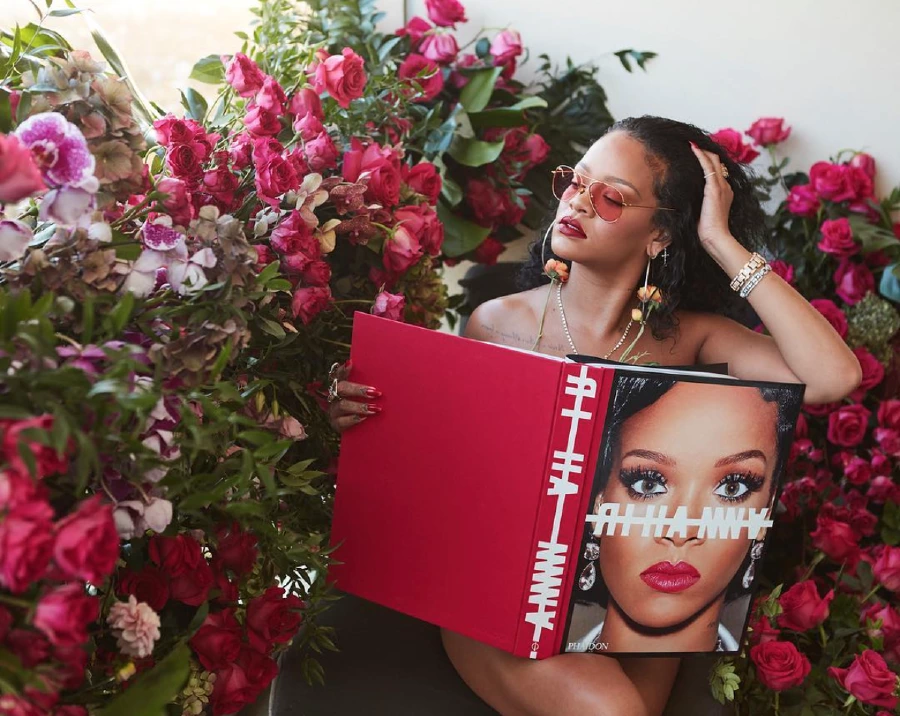 The Rihanna Book Satışta! The Rihanna Book Satışta!