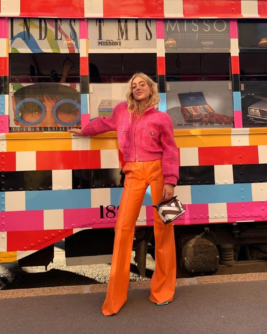 It-Girl Analizi: Emili Sindlev'in Renkli Stili It-Girl Analizi: Emili Sindlev'in Renkli Stili