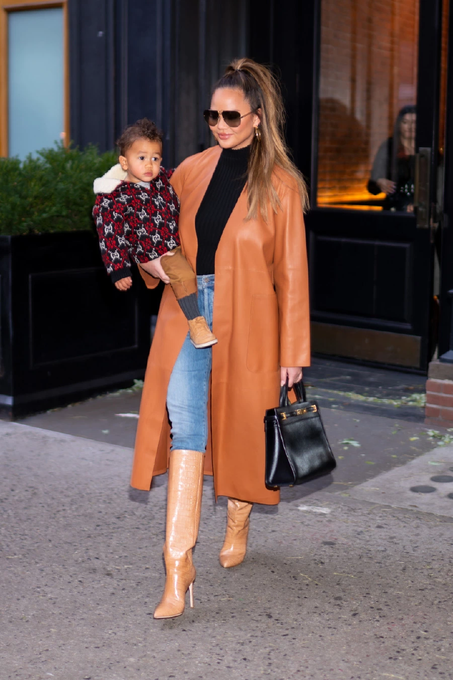 Chrissy Teigen'in Trençkot Mevsimi Chrissy Teigen'in Trençkot Mevsimi