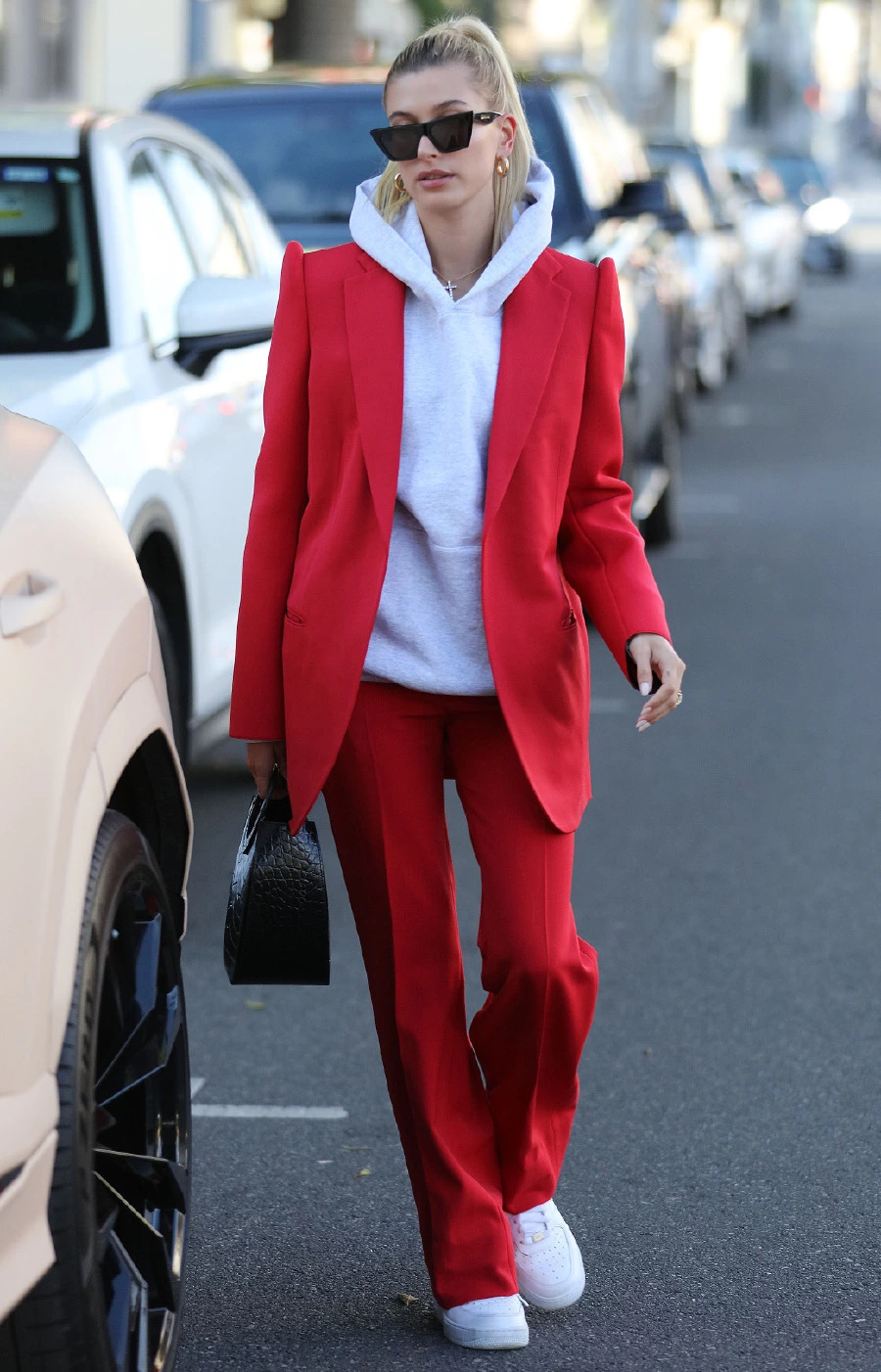 Hailey Baldwin'in Neo-Formal Stili Hailey Baldwin'in Neo-Formal Stili