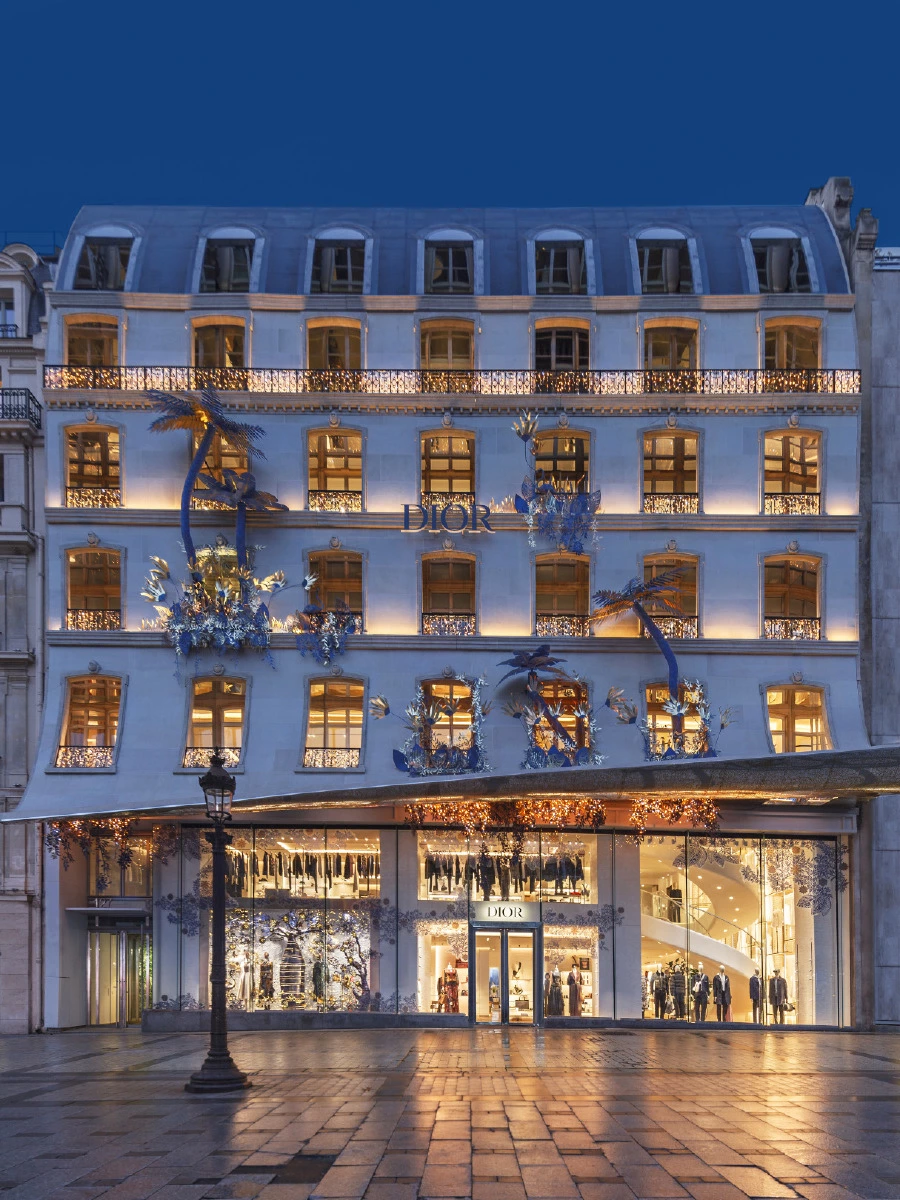 Champs-Élysées Dior ile Işıldıyor!