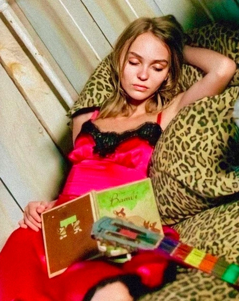 Vogue Kitap Kulübü: The Ticking Heart Lily-Rose Depp
