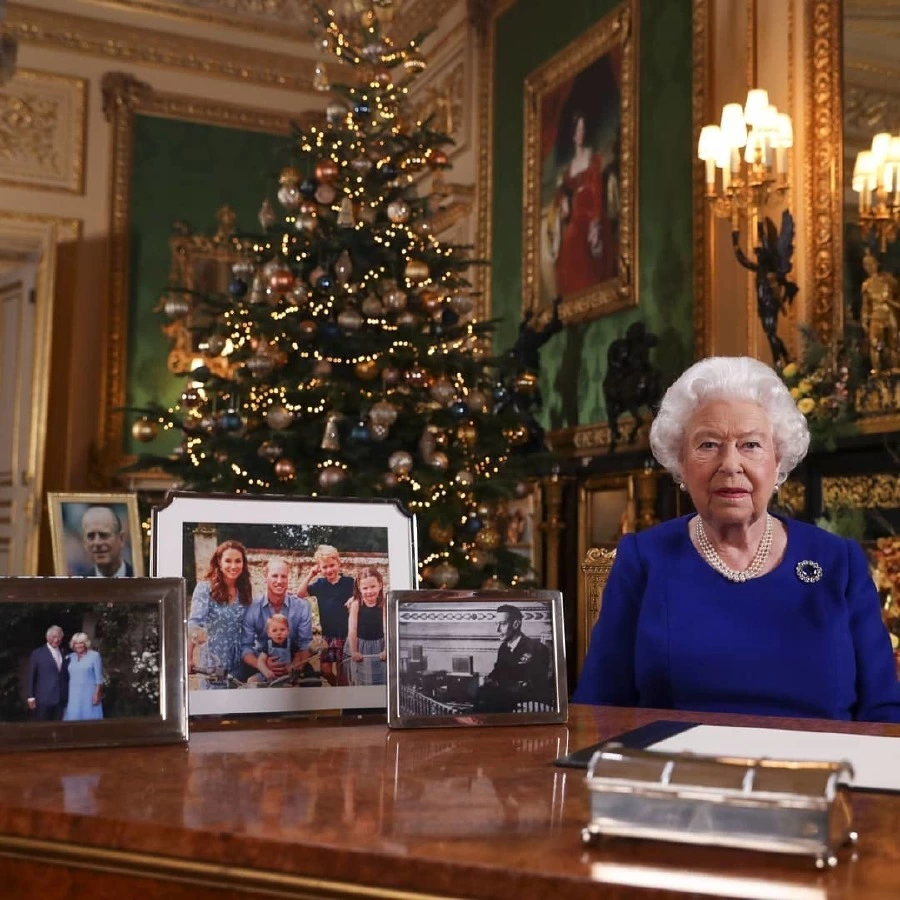 Sayın Kraliçe Elizabeth, Meghan Markle, Prens Harry ve Torununuz Archie Nerede? Sayın Kraliçe Elizabeth, Meghan Markle, Prens Harry ve Torununuz Archie Nerede?