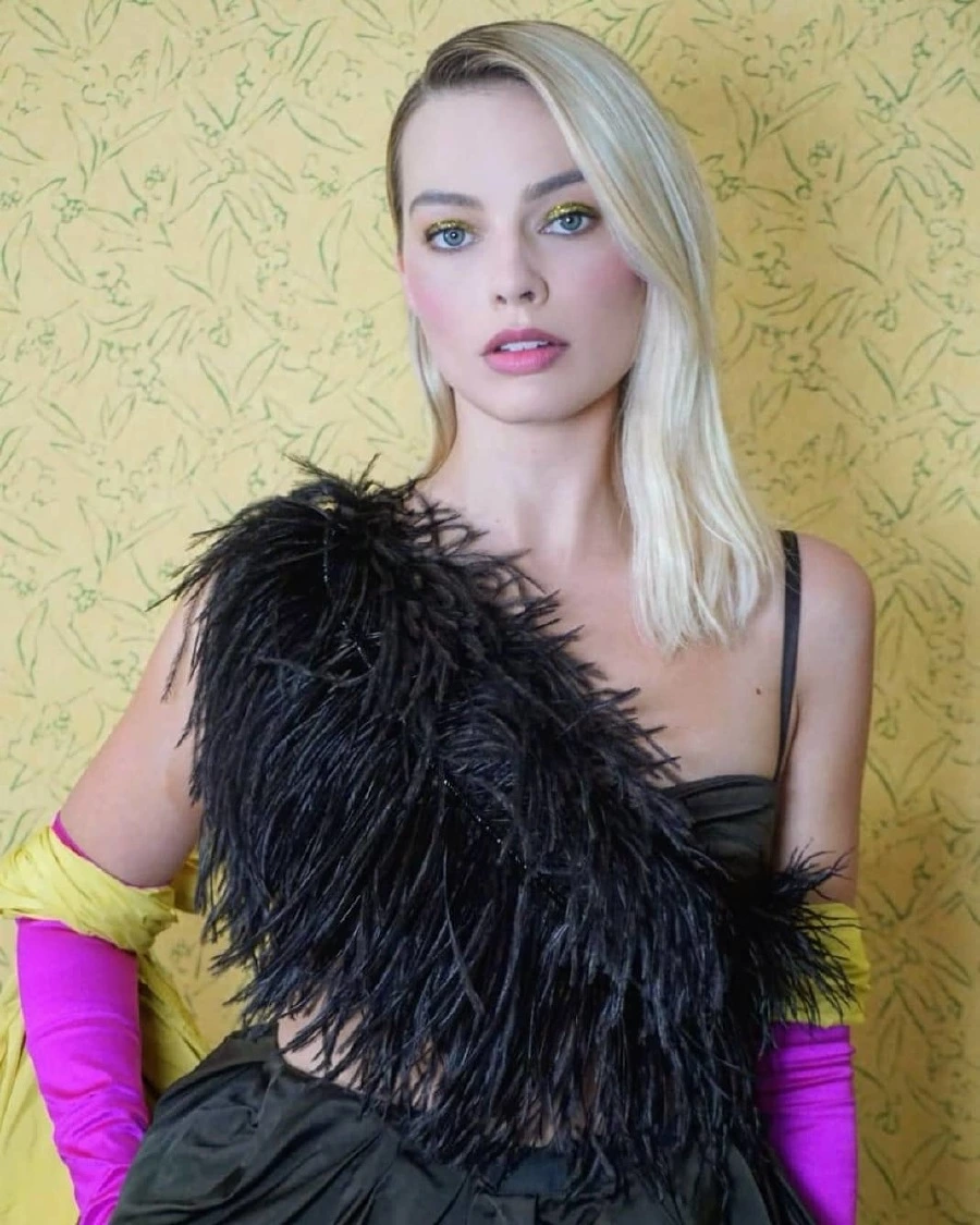 Margot Robbie'den Cesur Makyaja Yeşil Işık margot robbie