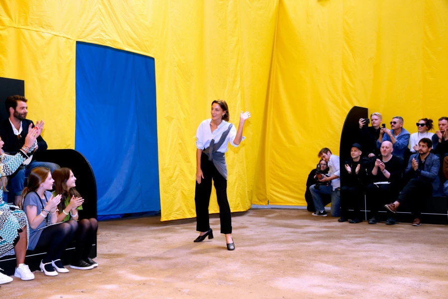 Phoebe Philo Moda Dünyasına Geri mi Dönüyor? Phoebe Philo Moda Dünyasına Geri mi Dönüyor?