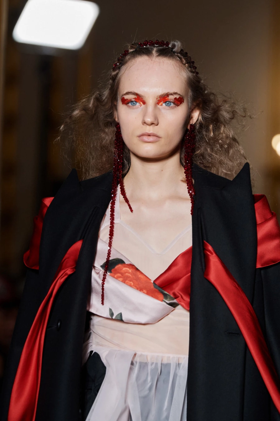 Simone Rocha'nın Dışa Vurumcu Bakışları Simone Rocha'nın Dışa Vurumcu Bakışları