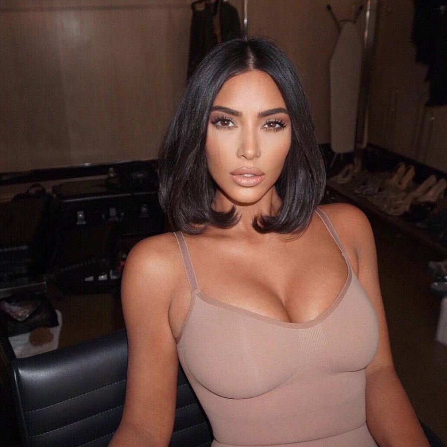 Kim Kardashian'dan Doğal ve Pratik Ev Makyajı Dersi Kim Kardashian'dan Doğal ve Pratik Ev Makyajı Dersi
