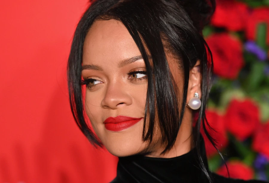 Rihanna Domestik Şiddet Mağdurları İçin Harekete Geçti Rihanna Domestik Şiddet Mağdurları İçin Harekete Geçti