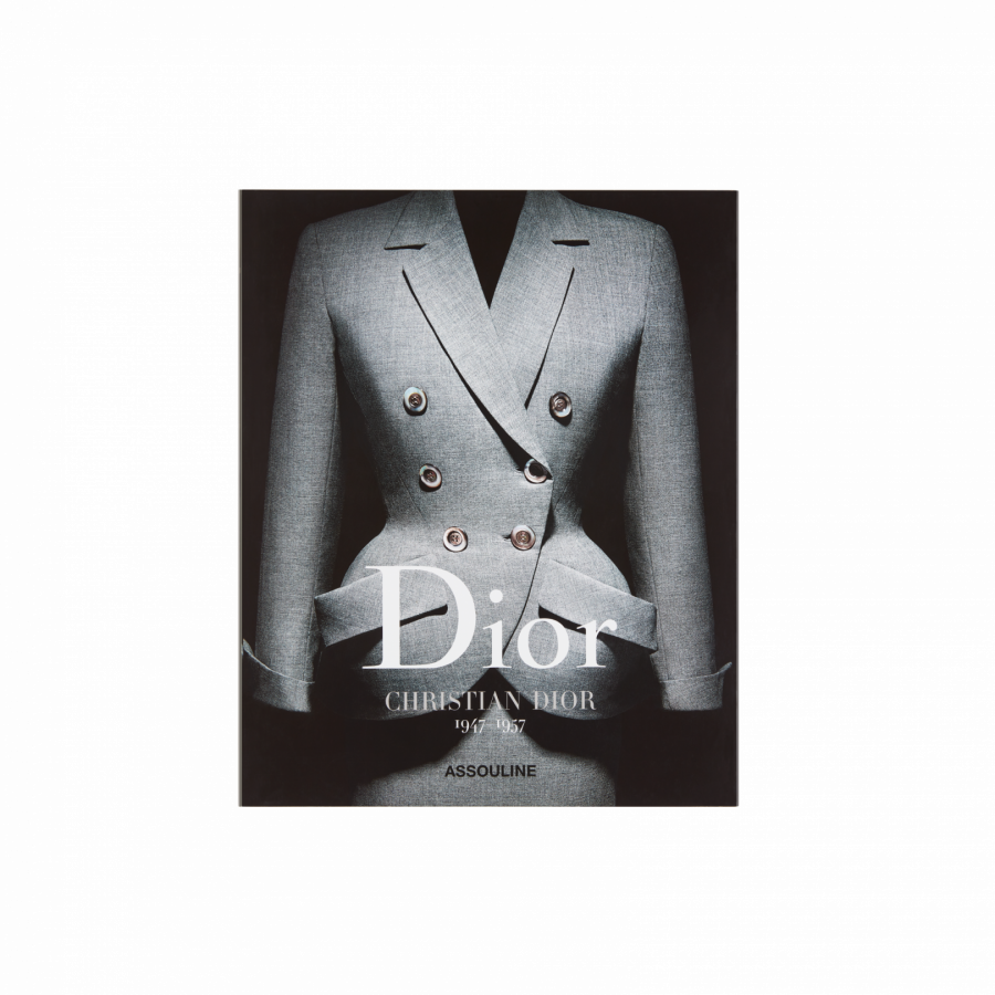 Seçkide ünlü Dior vârisleri Gianfranco Ferré, Yves Saint Laurent, Marc Bohan ve Christian Dior'un antolojileri de yer alıyor.