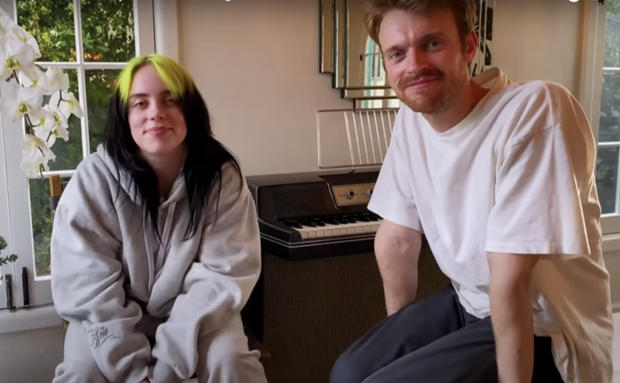 Billie Eilish Ev Sahnesinde Kardeşiyleydi