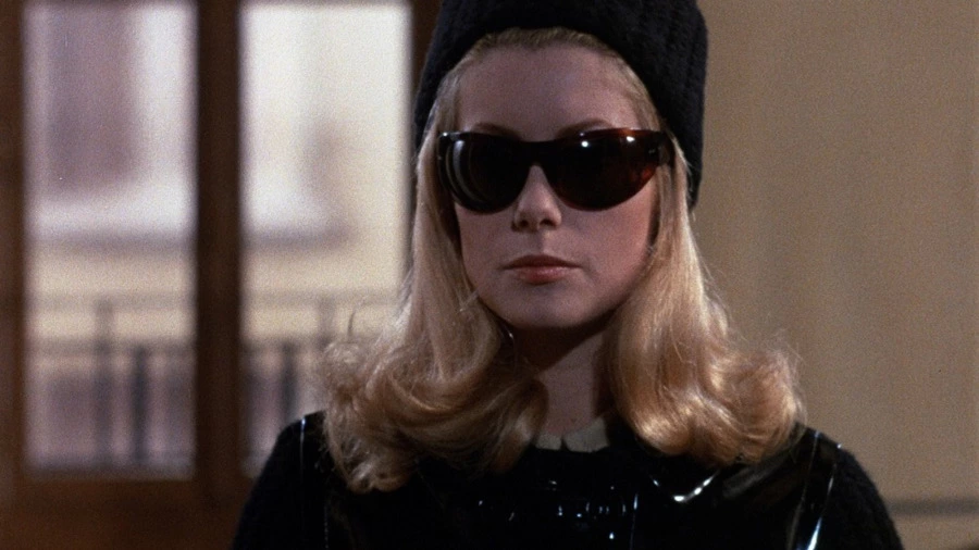 Yves Saint Laurent’ın Catherine Deneuve’ü Giydirdiği 3 İlham Verici Film Yves Saint Laurent’ın Catherine Deneuve’ü Giydirdiği 3 İlham Verici Film