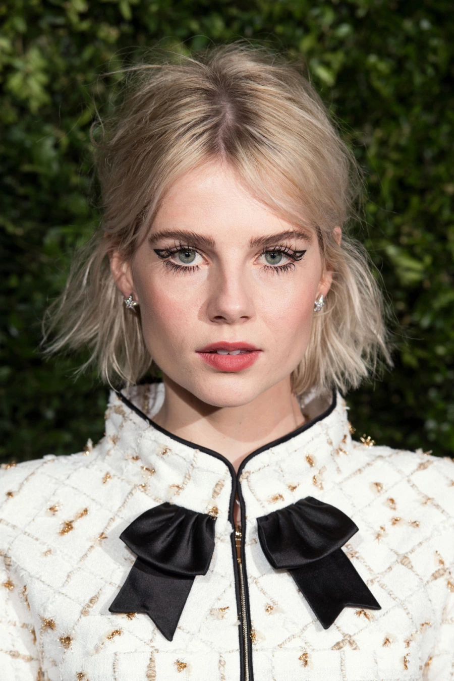 Güzellik Deneycisi Lucy Boynton'ın Cesur Makyajları Güzellik Deneycisi Lucy Boynton'ın Cesur Makyajları