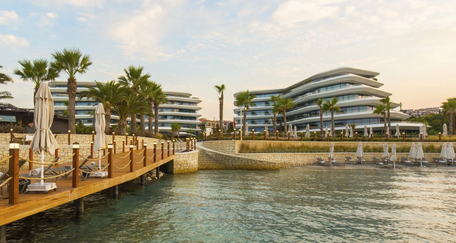 Mavi Düşlerin Gerçeğe Dönüştüğü Yer:  Reges, a Luxury Collection Resort & Spa