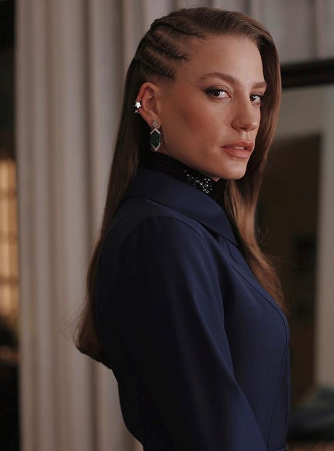 3 Adımda Serenay Sarıkaya’nın Cesur Saç Modellerinin Sırrı