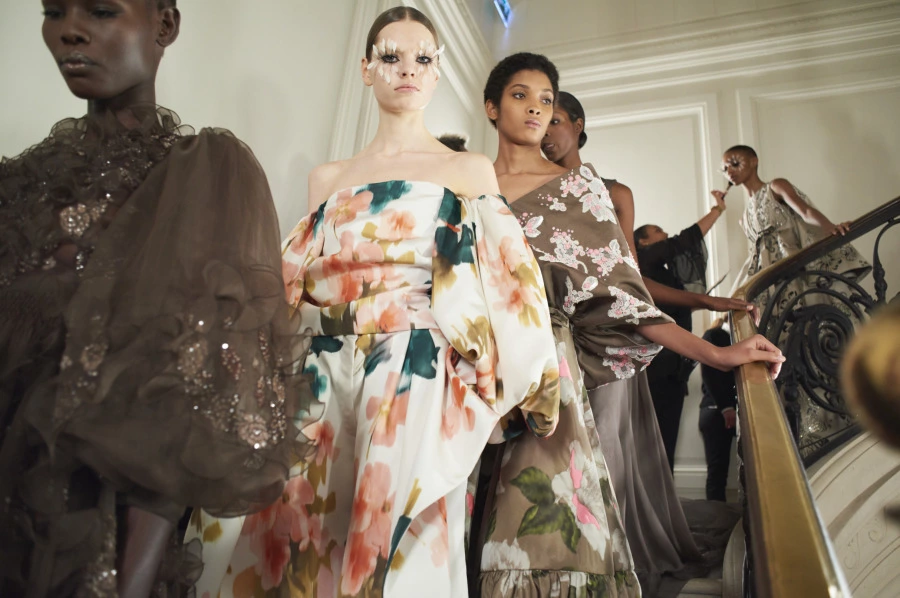 Valentino'dan Tabuları Yıkan Haute Couture Şovu Valentino'dan Tabuları Yıkan Haute Couture Şovu