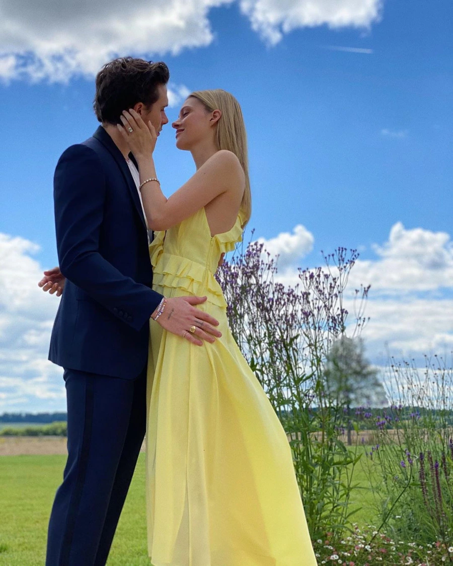 Brooklyn Beckham ve Nicola Anne Peltz Nişanlandı Brooklyn Beckham ve Nicola Anne Peltz Nişanlandı