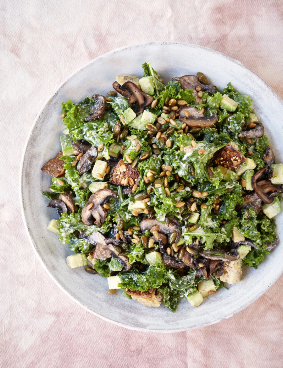 Deliciously Ella'dan Hafif ve Sağlıklı Yaz Tarifleri: Kale Salatası Deliciously Ella'dan Hafif ve Sağlıklı Yaz Tarifleri: Kale Salatası