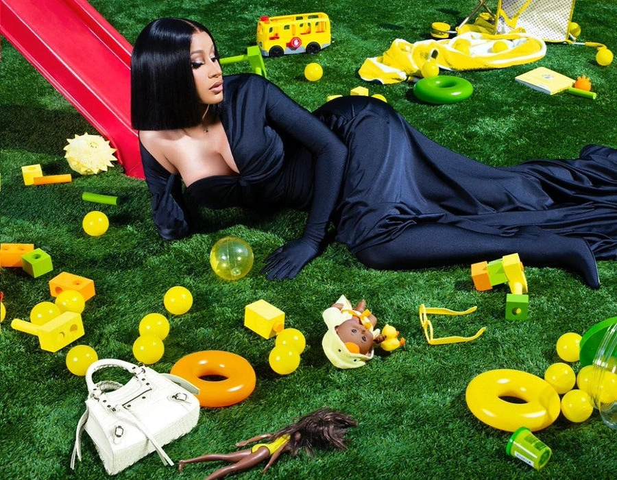 Balenciaga'nın Yeni Kampanya Yıldızı Cardi B