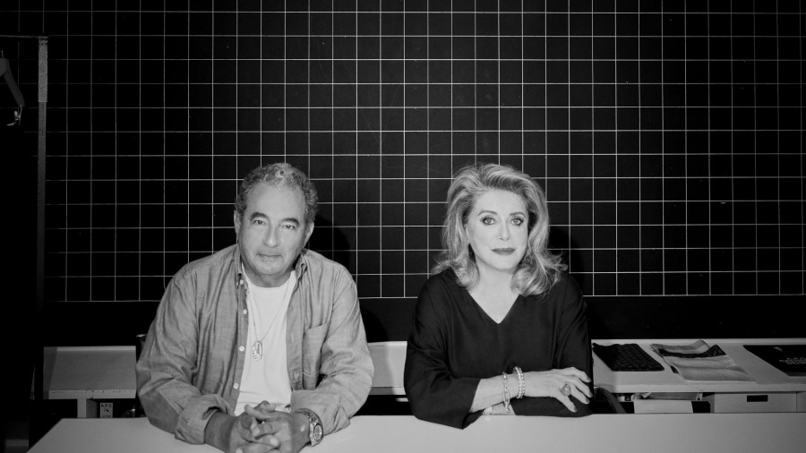 Tasarımcı Koltuğunda Catherine Deneuve