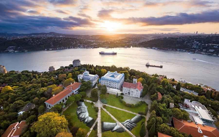 Saype Avrupa ve Asya'yı Birleştirmek İçin İstanbul'da Saype Avrupa ve Asya'yı Birleştirmek İçin İstanbul'da