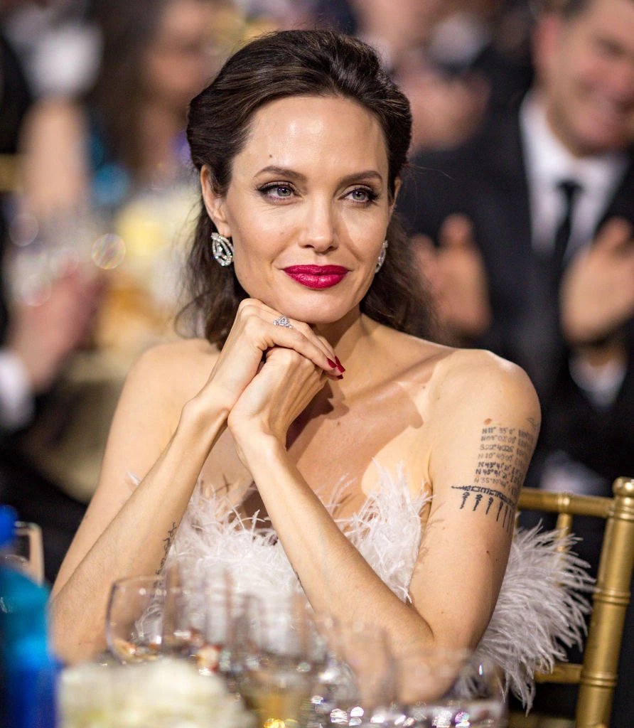Angelina Jolie Yönetmenliğindeki Unreasonable Behaviour Hakkında Detaylar Angelina Jolie Yönetmenliğindeki Unreasonable Behaviour Hakkında Detaylar