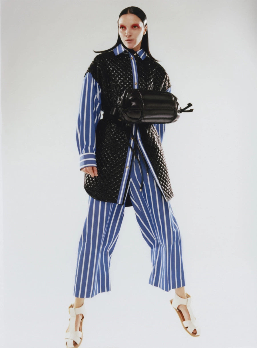 Sofistike ve Dingin: 2 Moncler 1952 Koleksiyonu Sofistike ve Dingin: 2 Moncler 1952 Koleksiyonu