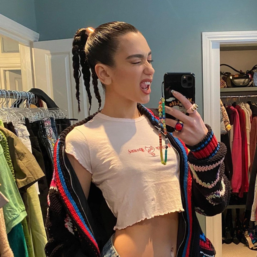 Ünlülerin Yeni Telefon Aksesuarı Dua Lipa