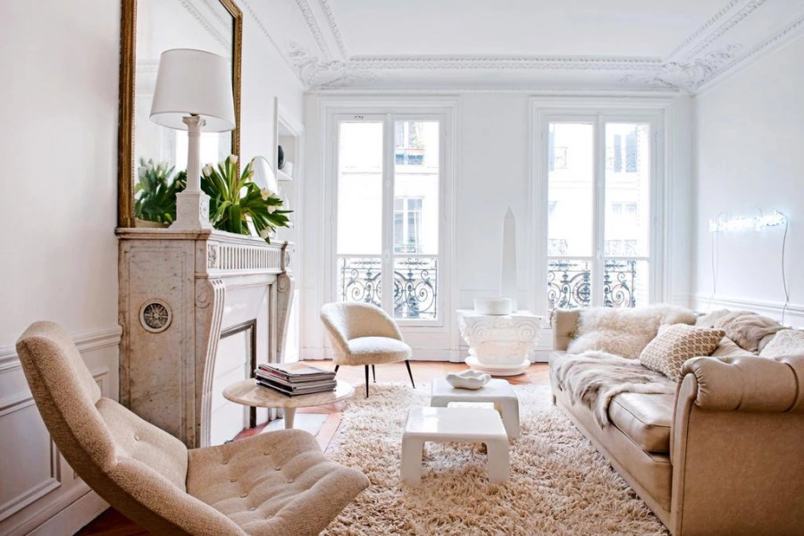 Mobilyalarınızı Kişiselleştirmenin Yolları Photographed by Nicolas Mathéus. From a French interior designer’s elegant Parisian apartment