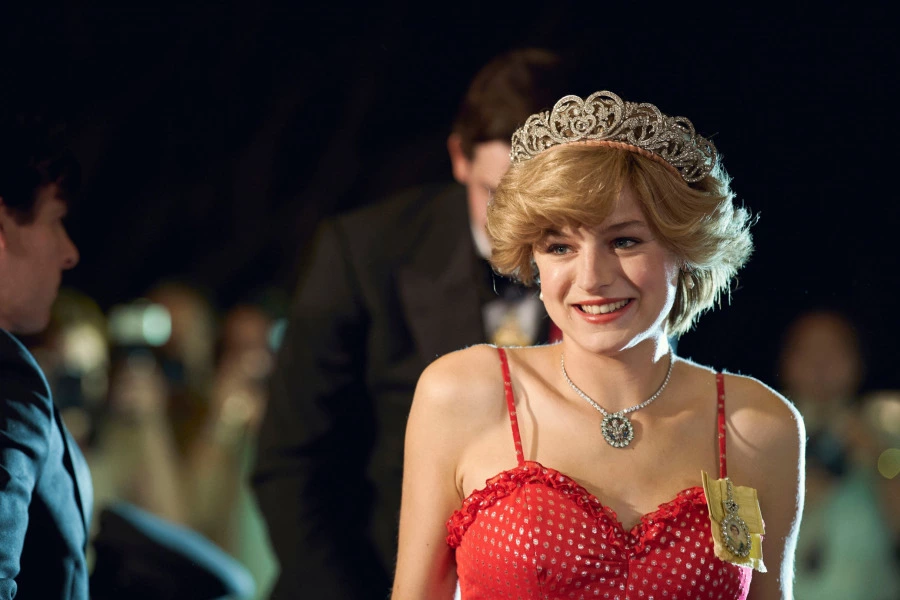 Golden Globes Seçkisinden Neler İzlemeli? golden globes crown