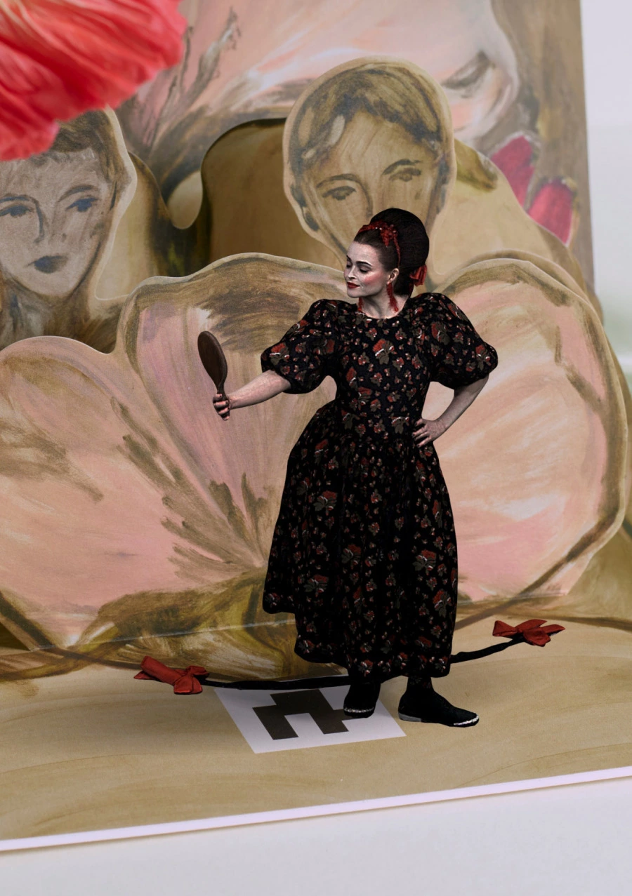 Simone Rocha x H&M, Faye Wei Wei ile Pop-Up Kitabını Sundu Simone Rocha x H&M, Faye Wei Wei ile Pop-Up Kitabını Sundu