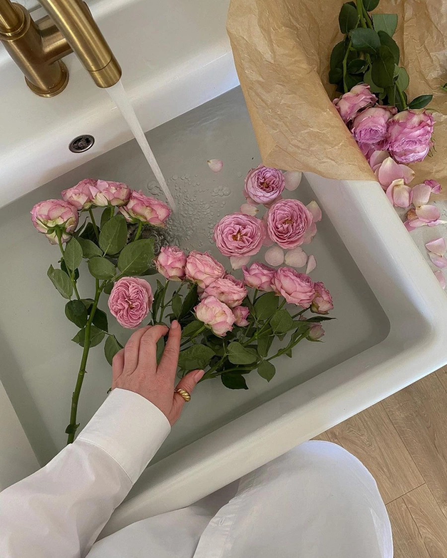 Floral Bakım: Gül Suyunun Cilde Olan 8 Faydası Floral Bakım: Gül Suyunun Cilde Olan 8 Faydası