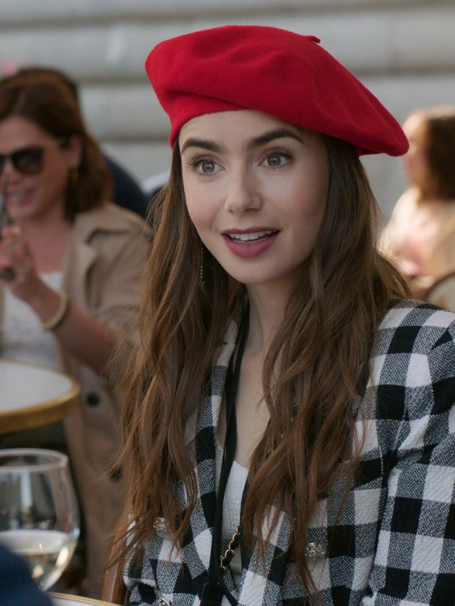 Emily In Paris’in Yeni Sezon Çekimlerinden İlk Görüntüler Geldi Lilly Collins