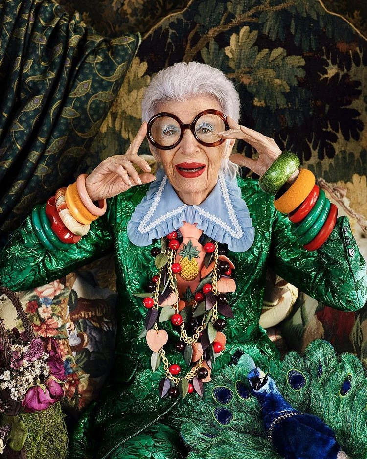 Iris Apfel’in Harikalar Diyarı Iris Apfel