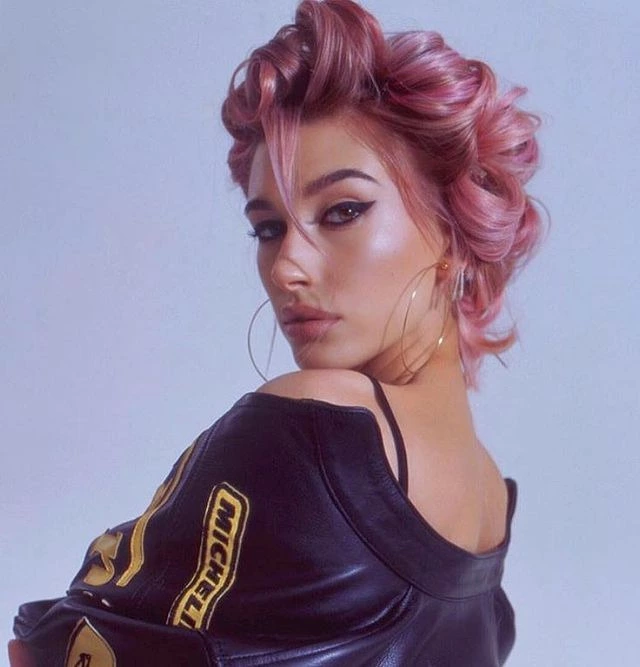 Şaçlarında Radikal Renkler Kullanan 5 Ünlü Hailey Bieber