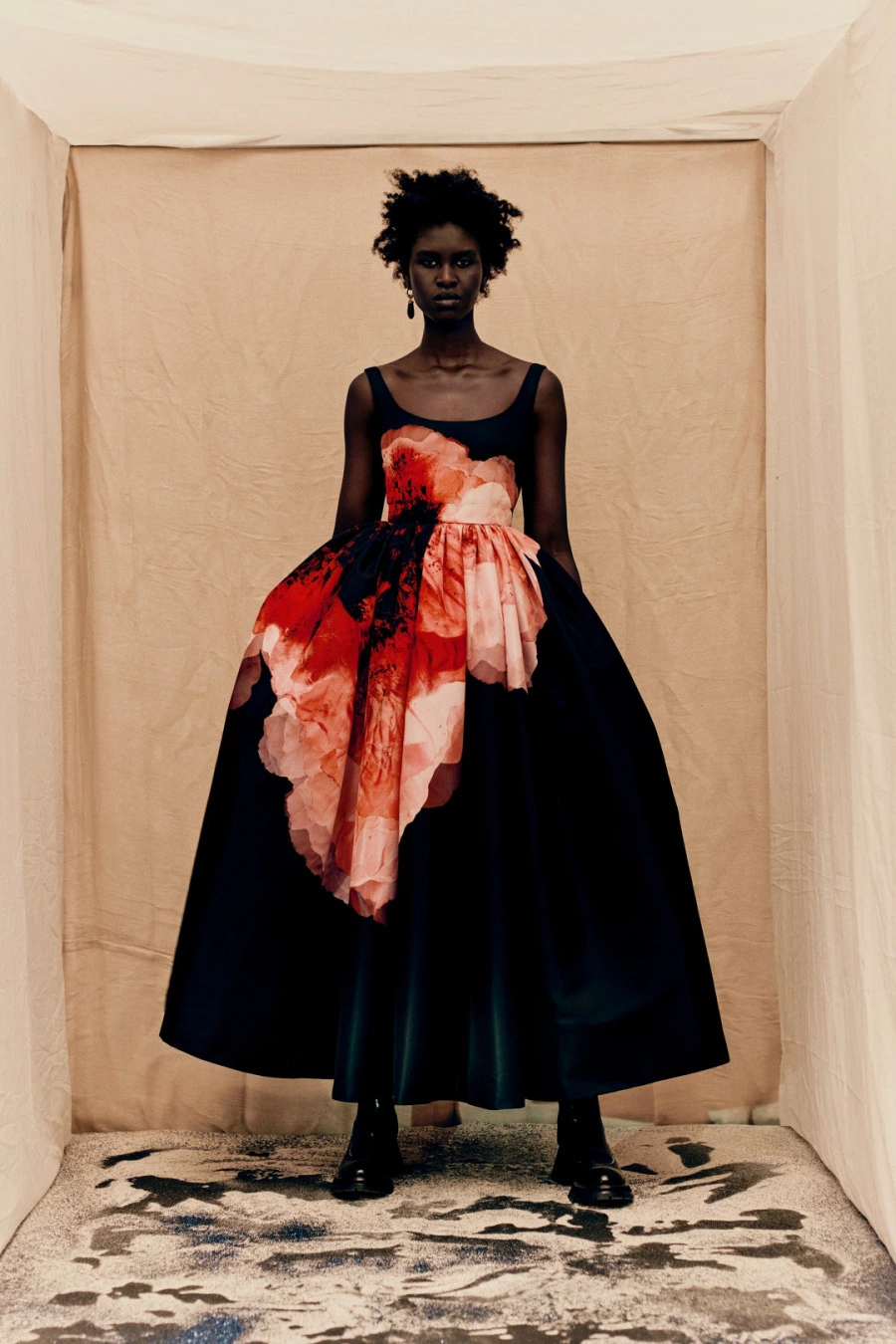 Alexander McQueen'in 2021 Sonbahar/Kış Koleksiyon İlhamı; En Kısa Ömürlü Çiçekler Alexander McQueen