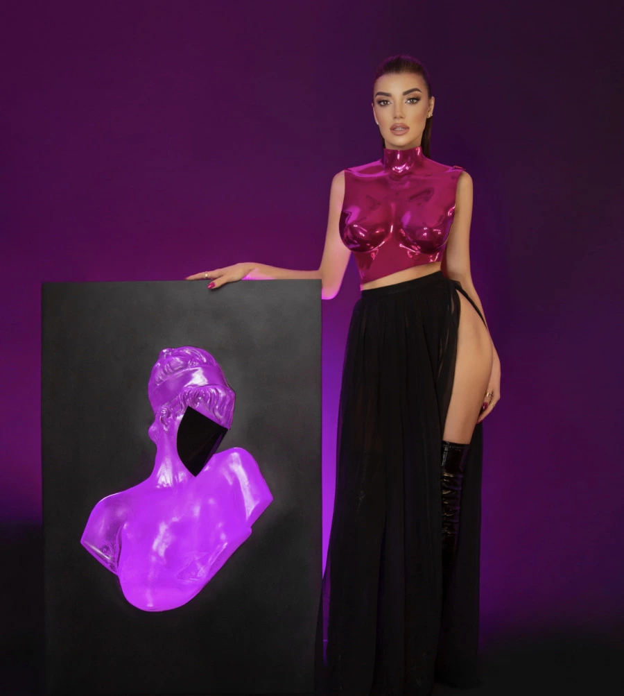 Gina Ginali ile Çok Disiplinli Üretimine Dair Gina Ginali ile Çok Disiplinli Üretimine Dair