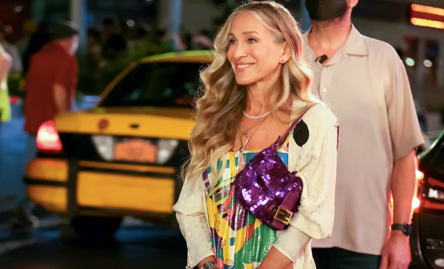 Carrie Bradshaw ve İkonik Çantası Carrie Bradshaw ve İkonik Çantası
