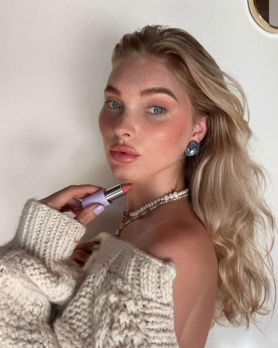 Elsa Hosk'un Sürpriz Güzellik Hamlesi