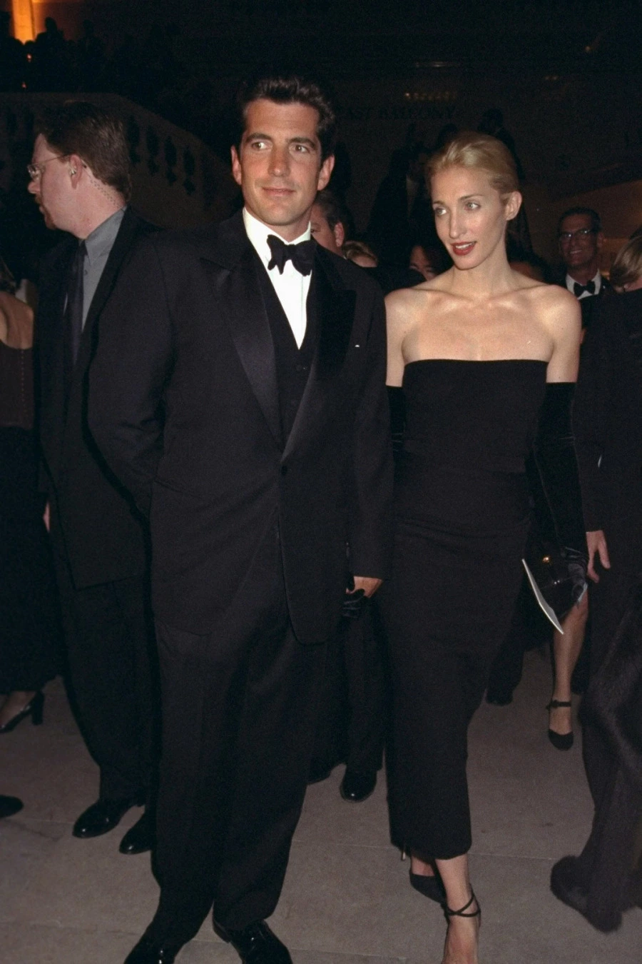 John F. Kennedy Jr. ve Carolyn Bessette Aşkı Dizi Oluyor John F. Kenndey Jr, Carolyn Bessette