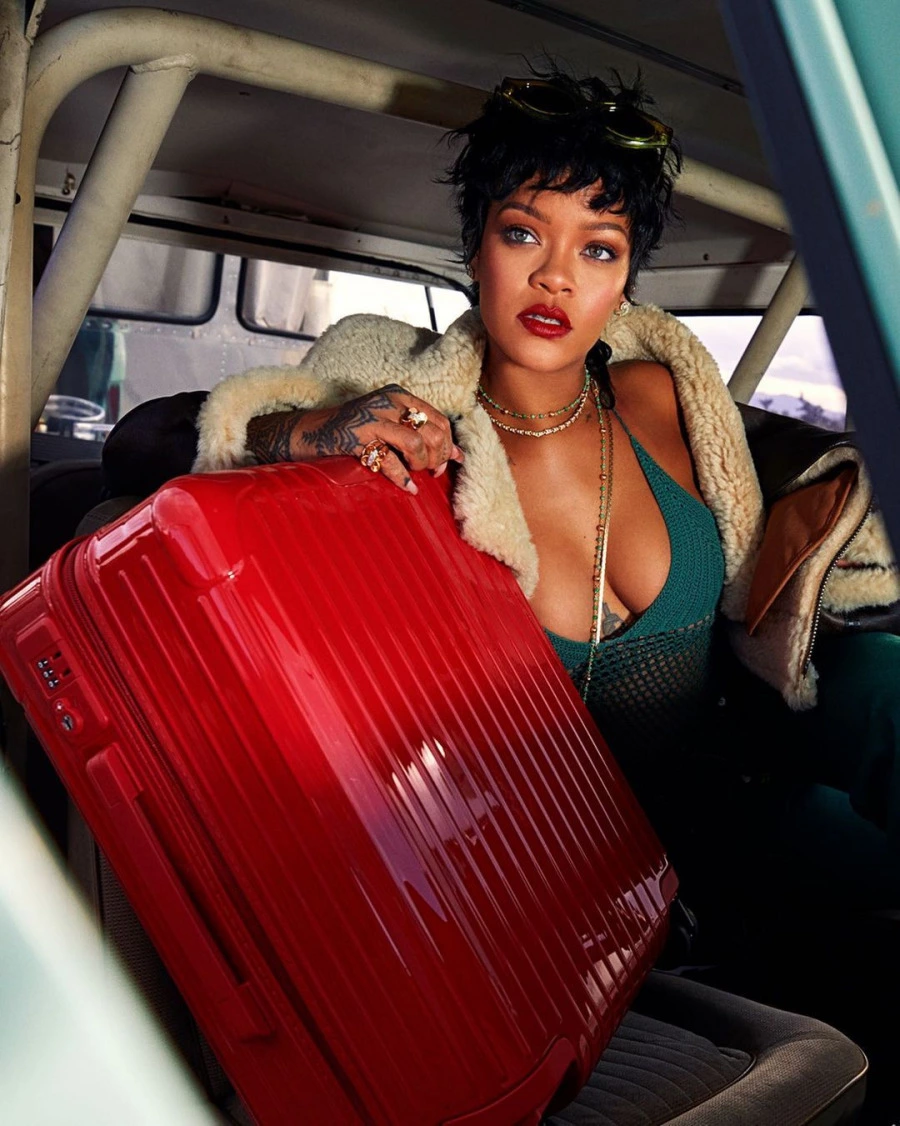 Rihanna’nın Rimowa Kampanyasından Kenzo’nun Yeni Tasarımcısına Haftanın Moda Haberleri Rihanna