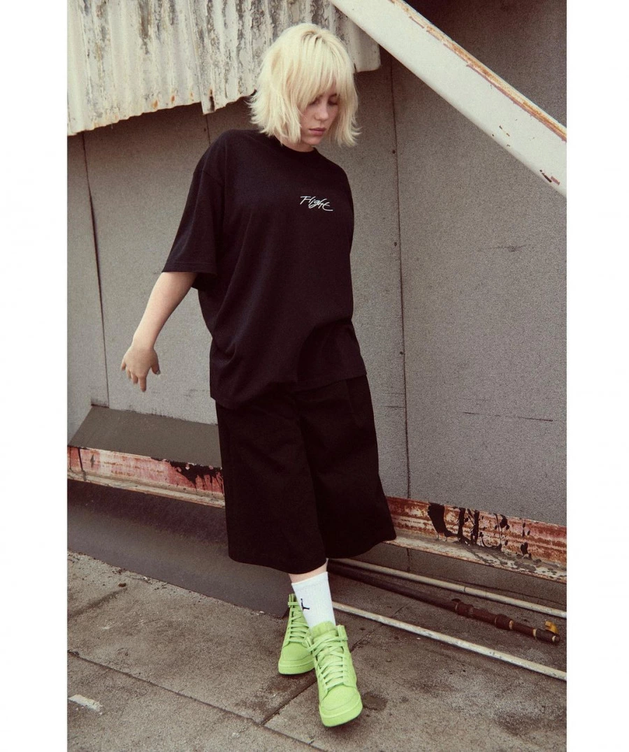 Billie Eilish'ten İkonik Tasarıma Çevre Dostu Güncelleme Billie Eilish